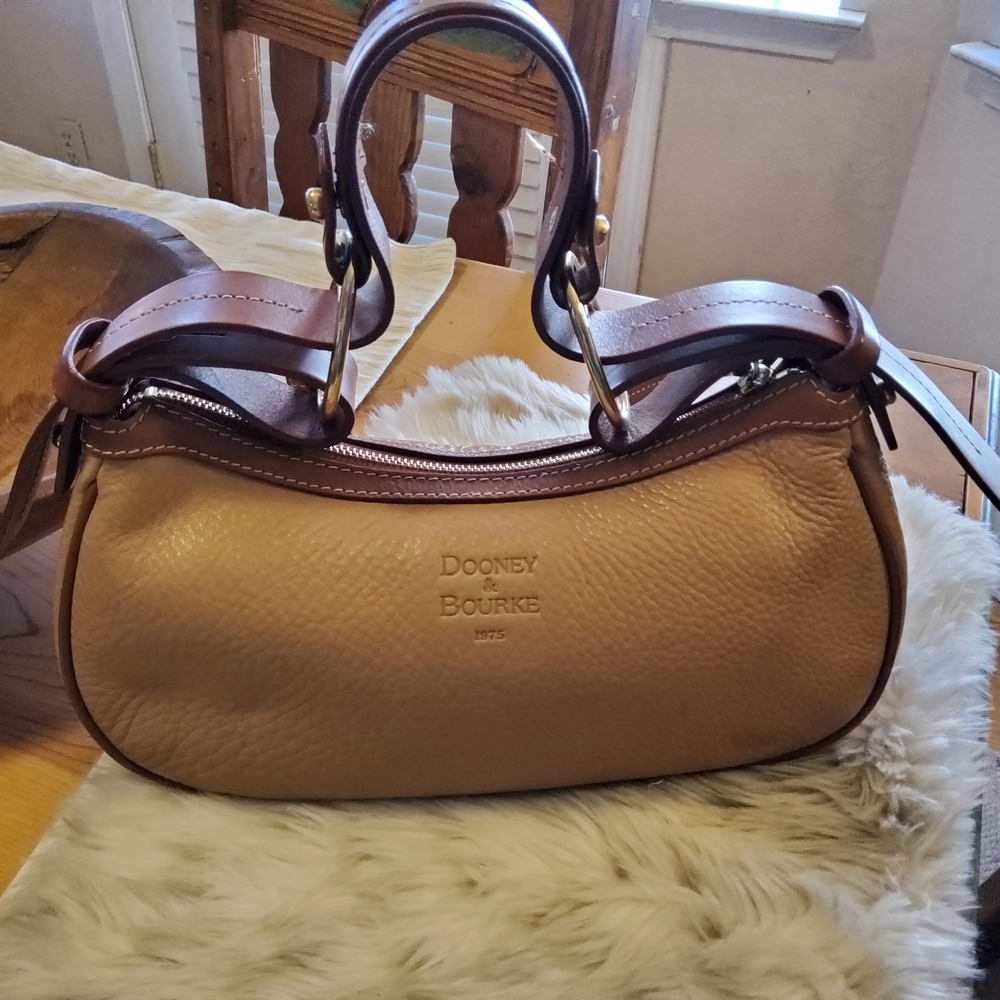 Dooney & Bourke Vintage Moon Bag Beyond EUC
